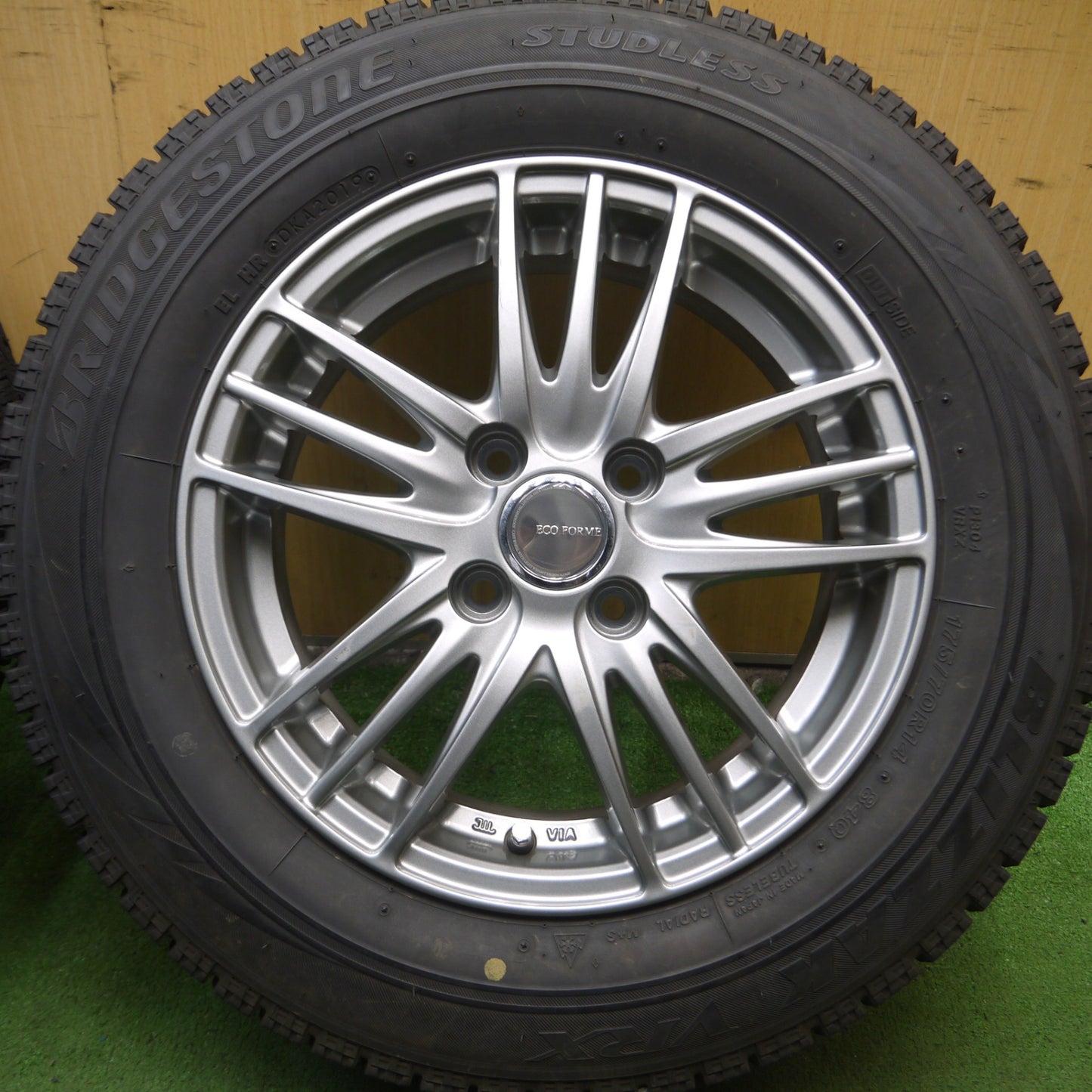 *送料無料* バリ溝！キレイ！9分★スタッドレス 175/70R14 ブリヂストン ブリザック VRX ECO FORME エコフォルム PCD100/4H★4060408Hス