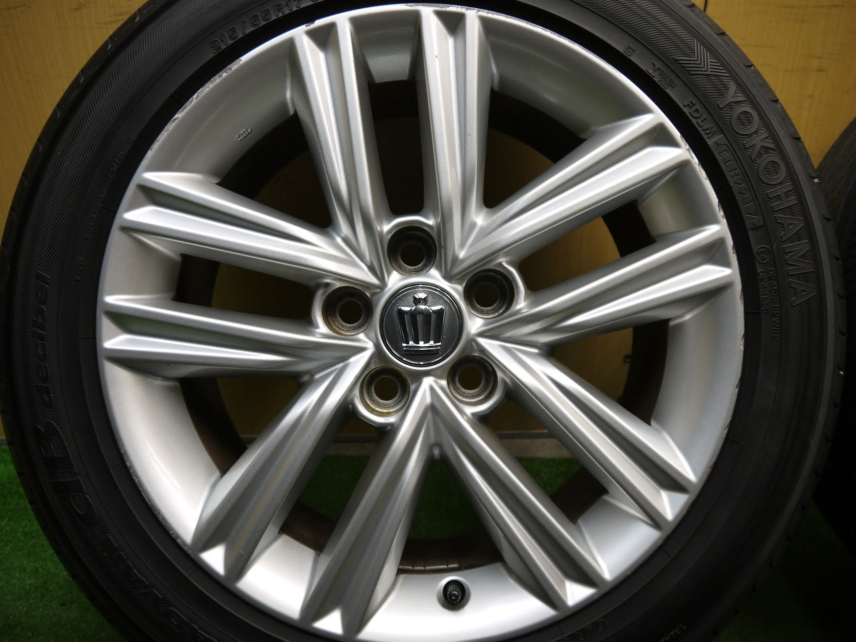 送料無料* トヨタ 210系 クラウン アスリート 純正 215/55R17☆215