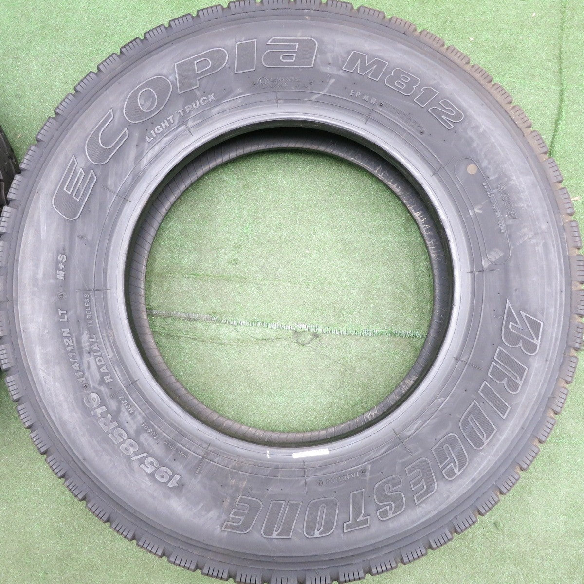 *送料無料* バリ溝！20年！8.5分★トラック タイヤ 195/85R16 114/112N ブリヂストン エコピア M812 ミックス オールシーズン 16インチ★4071404HAノタ