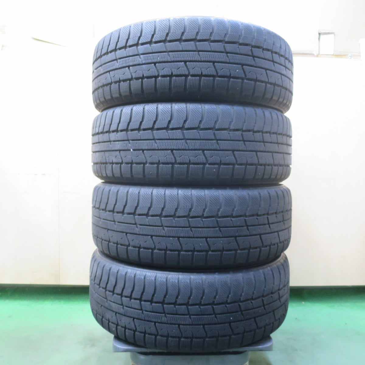 バリ溝！キレイ！9.5分◎632 LOXARNY TARKUS 225/50R18 スタッドレス トーヨー ウインター トランパス TX ロクサーニ タルカス 18インチ PCD114.3/5H◎6100501IMス