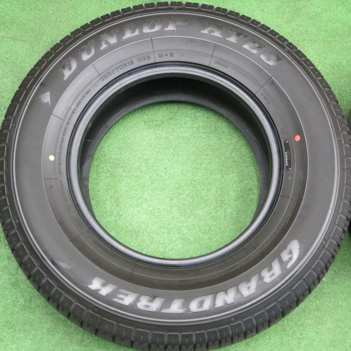 新車外し！26年★265/70R16 ダンロップ グラントレック AT23 タイヤ 16インチ ランクル 70 プラド ハイラックス サーフ 等★6021805NKノタ