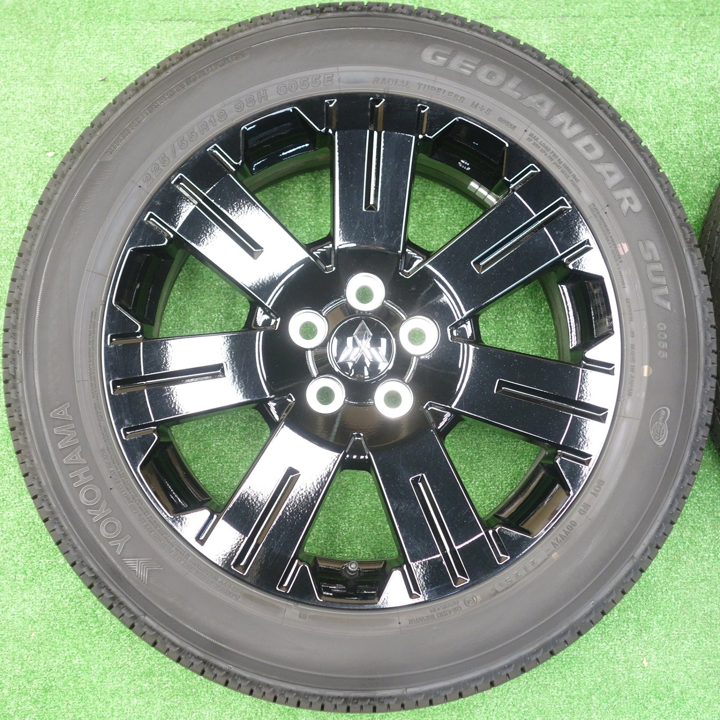 新車外し！25年★三菱 デリカ D:5 シャモニー 純正 225/55R18 ヨコハマ ジオランダー SUV G055 G055E 18インチ D5 PCD114.3/5H★5121103KTノ