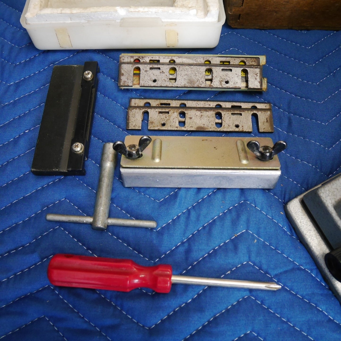 [送料無料] 付属品付き☆マキタ 136mm 2スピード カンナ 1804N 電動 工具 研摩 研磨 機 切削 電気 かんな 鉋 makita 100V コード式☆