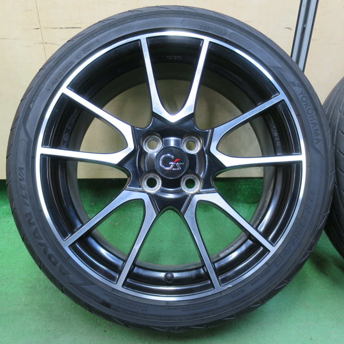 バリ溝！22年！9.5分★トヨタ NHP10 アクア G's 純正 195/45R17 ヨコハマ アドバン FLEVA V701 17インチ PCD100/4H★5051208イノ