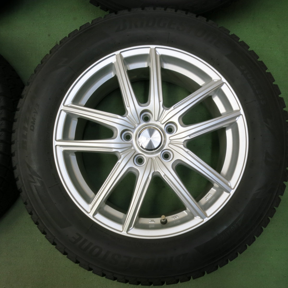 バリ溝！22年！キレイ！9.5分★スタッドレス 225/60R17 ブリヂストン ブリザック DM-V3 ECO FORME エコフォルム 17インチ PCD114.3/5H★5073004SYス