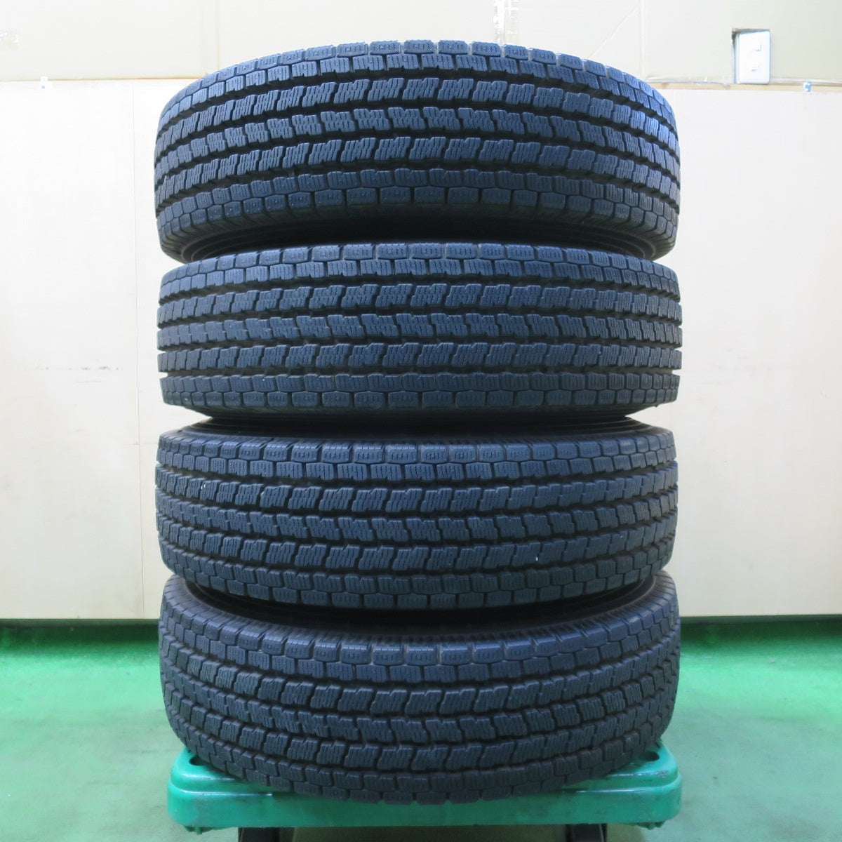 バリ溝！キレイ！9.5分以上★ハイエース 195/80R15 107/105L スタッドレス ヨコハマ アイスガード iG91 TOPY BAZALT-X 15インチ PCD139.7/6H★5040908イス