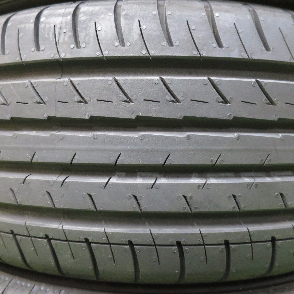 [送料無料] 新車外し！23年★205/55R16 ヨコハマ BluEarth-GT AE51 タイヤ 16インチ ブルーアースGT インプレッサ オーリス 等★4112904イノタ