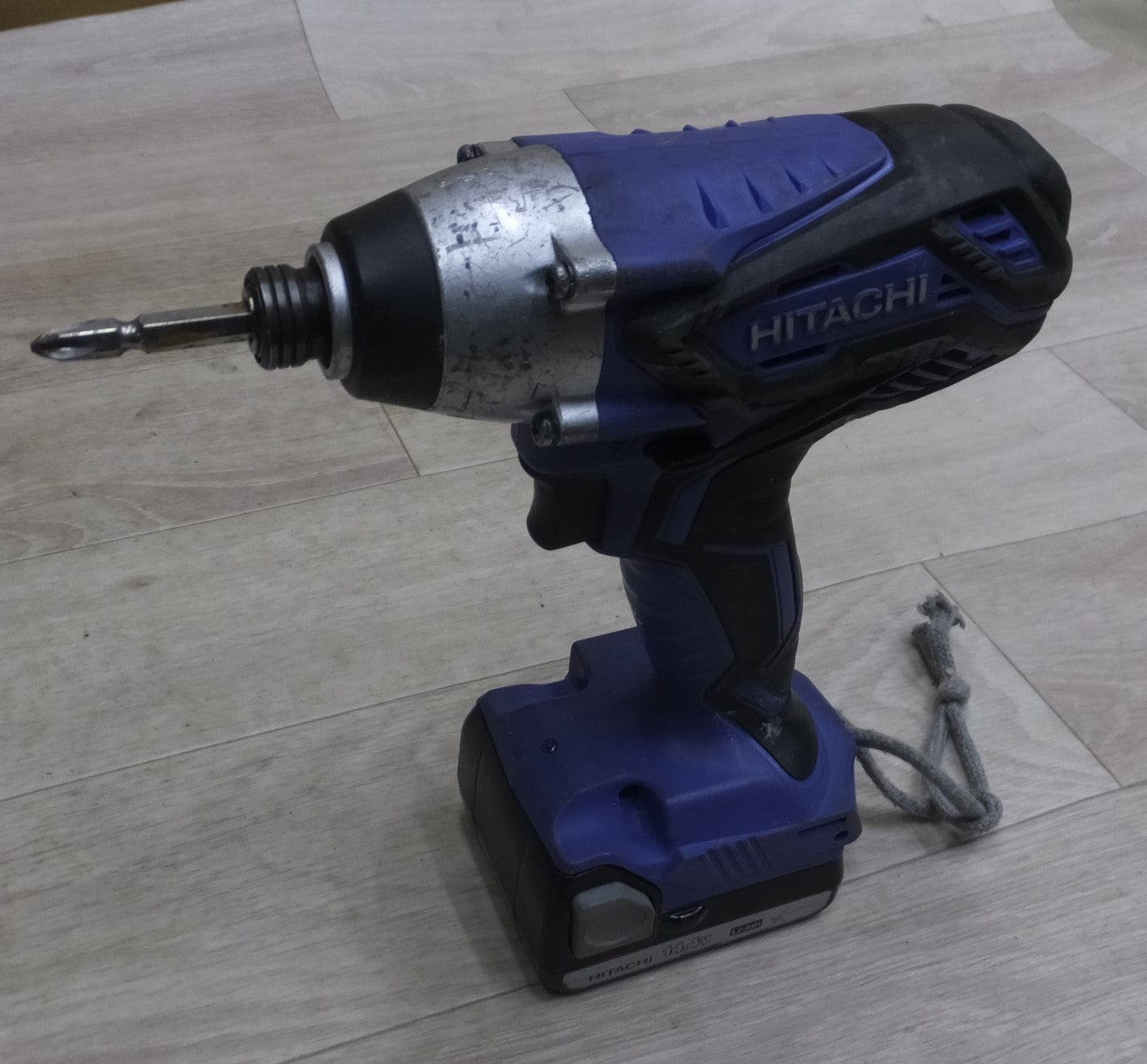 [送料無料] バッテリー2個◆日立工機 コードレス インパクト ドライバ 14.4V FWH14DGL 充電器 ケース 付き 電動 工具◆