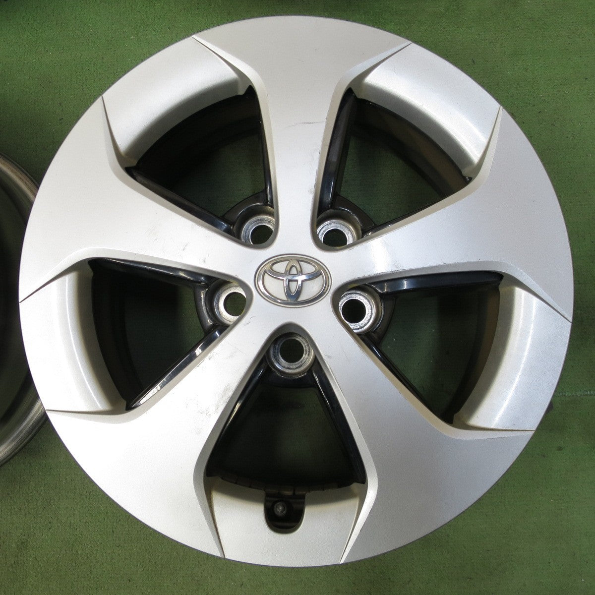 4本価格★トヨタ 30系 プリウス 純正 ホイール 15インチ 15×6J PCD100/5H★6062001NGホ