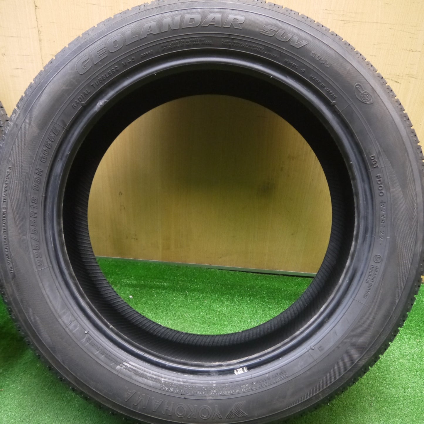 [送料無料] 新車外し！22年★225/55R18 ヨコハマ ジオランダー SUV G055 G055E タイヤ 18インチ デリカ D:5 アウトランダー 等★5010607Hノタ