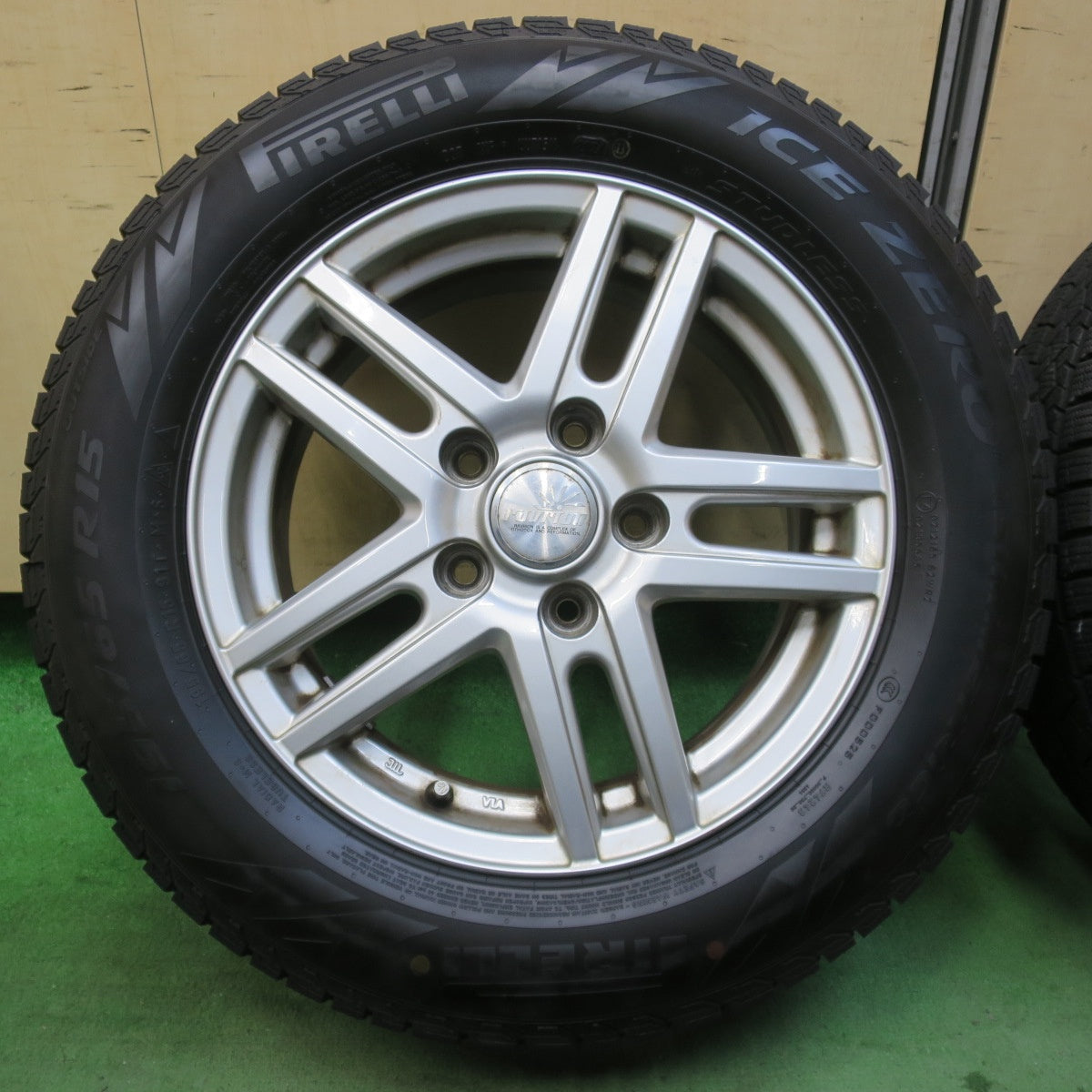 バリ溝！24年！9.5分以上★スタッドレス 195/65R15 ピレリ アイスゼロ アシンメトリコ ravrion ラブリオン 15インチ PCD114.3/5H★5122602イス