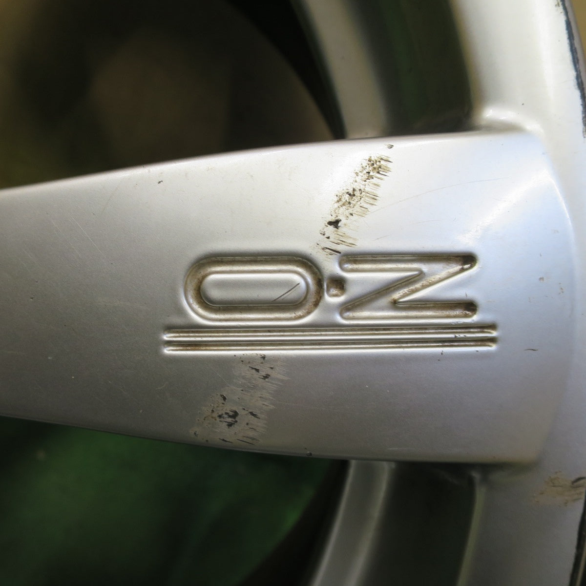 4本価格★O・Z Racing Titan 18インチ ホイール 18×8J OZ レーシング PCD100 108/5H マルチ★6072802NGホ