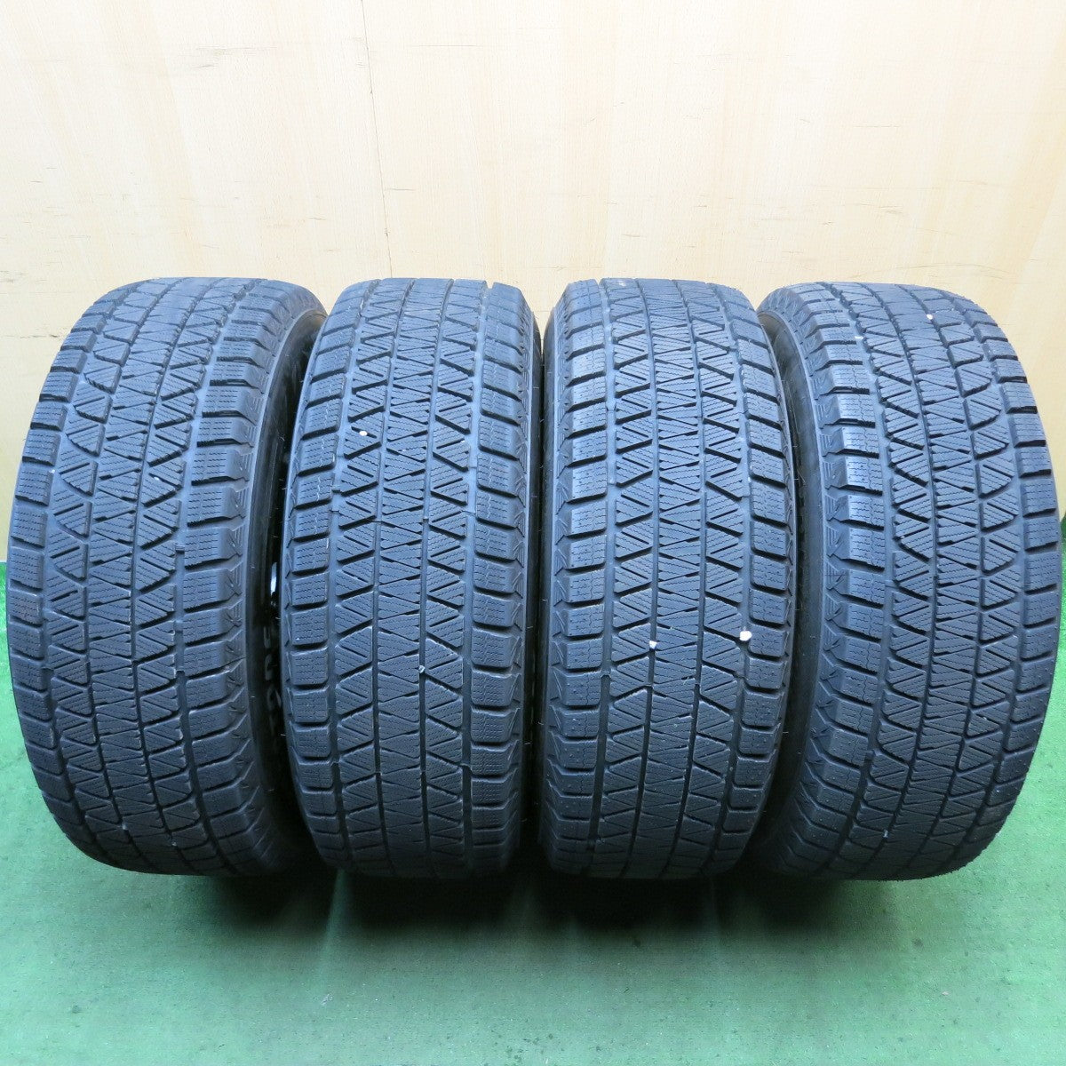 バリ溝！24年！キレイ！9.5分以上★スタッドレス 265/65R17 ブリヂストン ブリザック DM-V3 MAD CROSS MC-76 マッドクロス 17インチ PCD139.7/6H★5091403HAス
