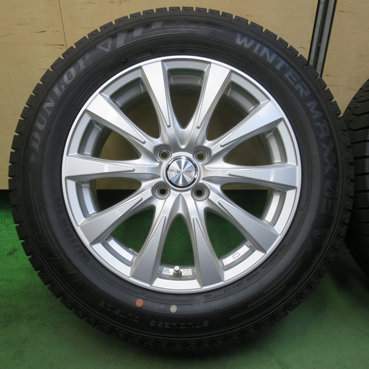 バリ溝！21年！キレイ！9.5分★スタッドレス 195/65R16 ダンロップ ウインターマックス 03 JOKER ジョーカー 16インチ PCD100/4H★5111412イス