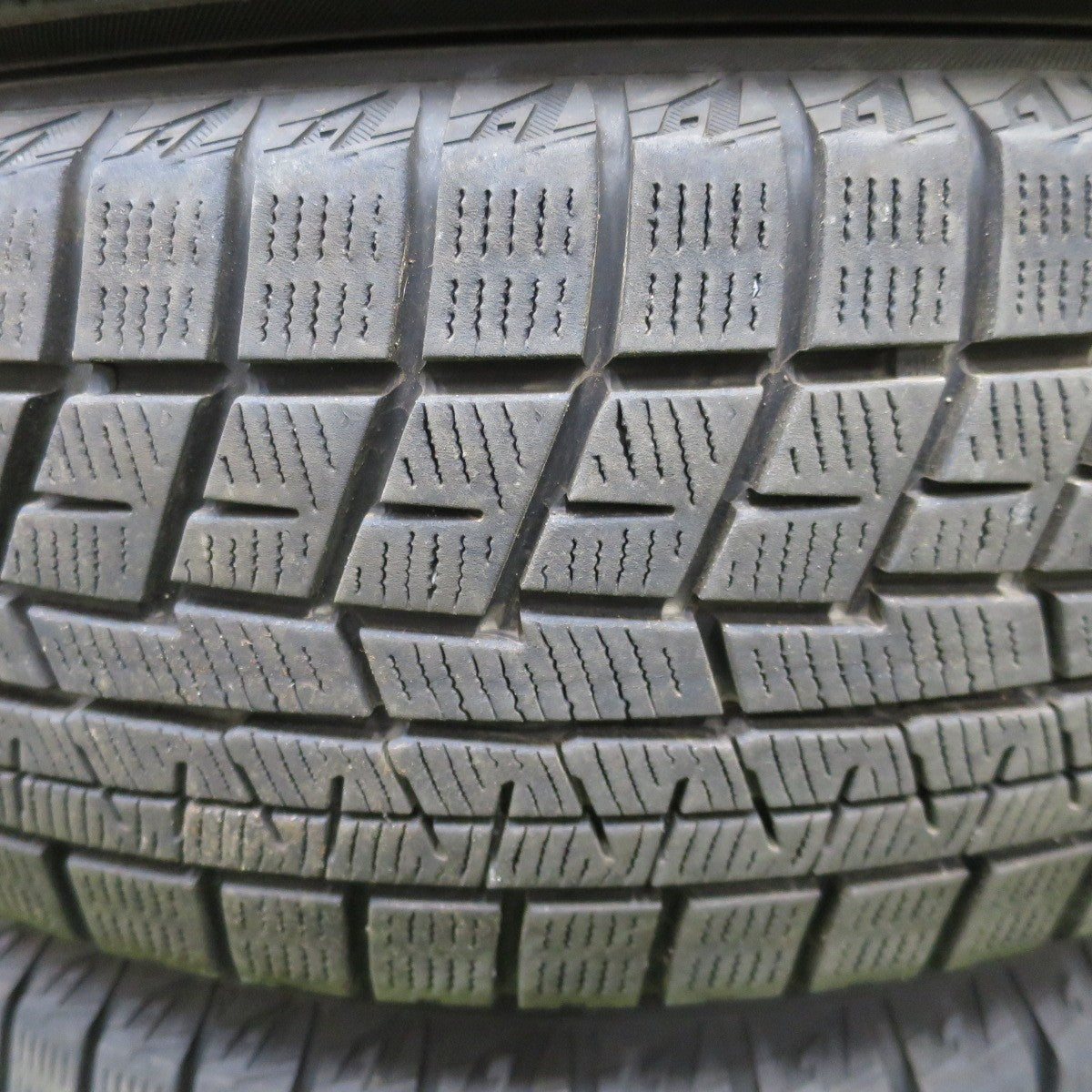 バリ溝！24年！8.5分★スタッドレス 185/65R15 ヨコハマ アイスガード iG60 タイヤ 15インチ ノート オーラ ティーダ デミオ マツダ2 フリード 等★6052001NGスタ