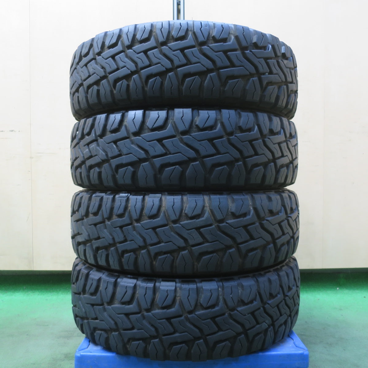 バリ溝！24年！キレイ！9.5分◎LOXARNY BATTLESHIP NEO BADX 165/60R15 トーヨー オープンカントリー R/T ホワイトレター ロクサーニ バトルシップ ネオ 15インチ ハスラー ソリオ 等 PCD100/4H◎6080701イノ