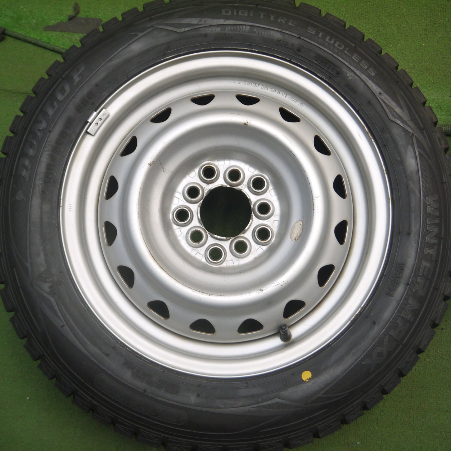 *送料無料* バリ溝！9.5分以上★スタッドレス 185/65R15 ダンロップ ウインターマックス WM01 スチール 15インチ PCD100 114.3/5H マルチ★4072203Hス