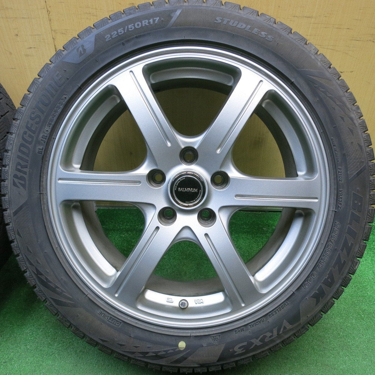 バリ溝！22年！キレイ！9分★スタッドレス 225/50R17 ブリヂストン ブリザック VRX3 BALMINUM バルミナ 17インチ PCD114.3/5H★5031601TNス