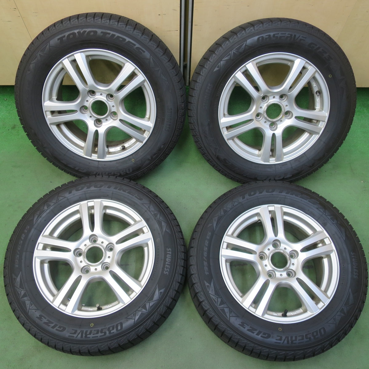バリ溝！24年！9分◎スタッドレス 195/65R15 トーヨー オブザーブ GIZ3 社外 アルミ 15インチ PCD114.3/5H◎6062702イス