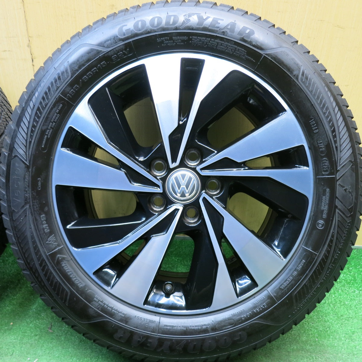 バリ溝！25年！キレイ！9分★ワーゲン ポロ TSI コンフォートライン 純正 185/65R15 グッドイヤー Vector 4Seasons Gen-3 オールシーズン 15インチ PCD100/5H★6031405HAノ