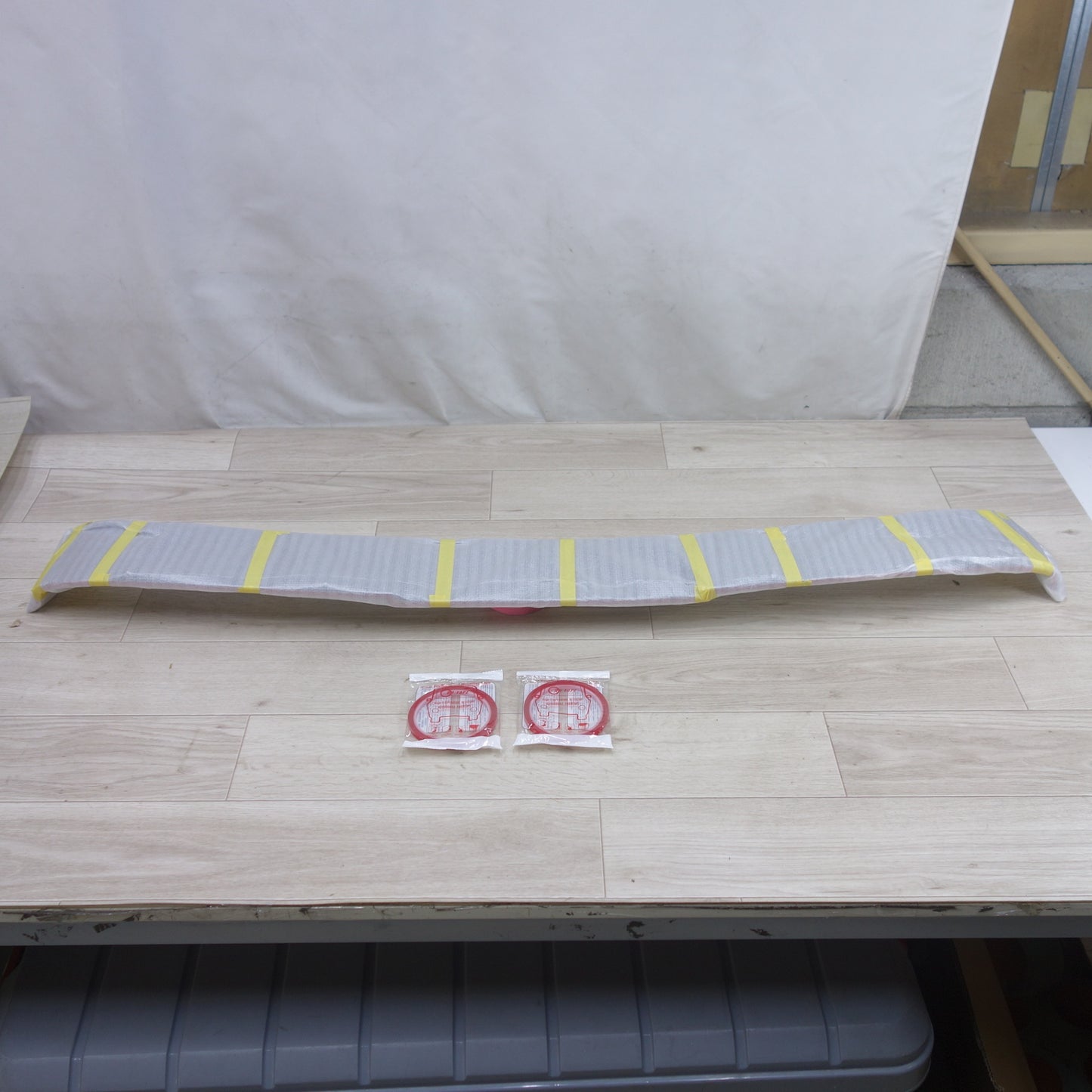 ●複数在庫有●[送料無料] 未使用！付属品付き◆トヨタ 70系 カムリ リア ルーフ スポイラー メーカー 型式 不明 ドレスアップ カー パーツ ウイング ウィング◆