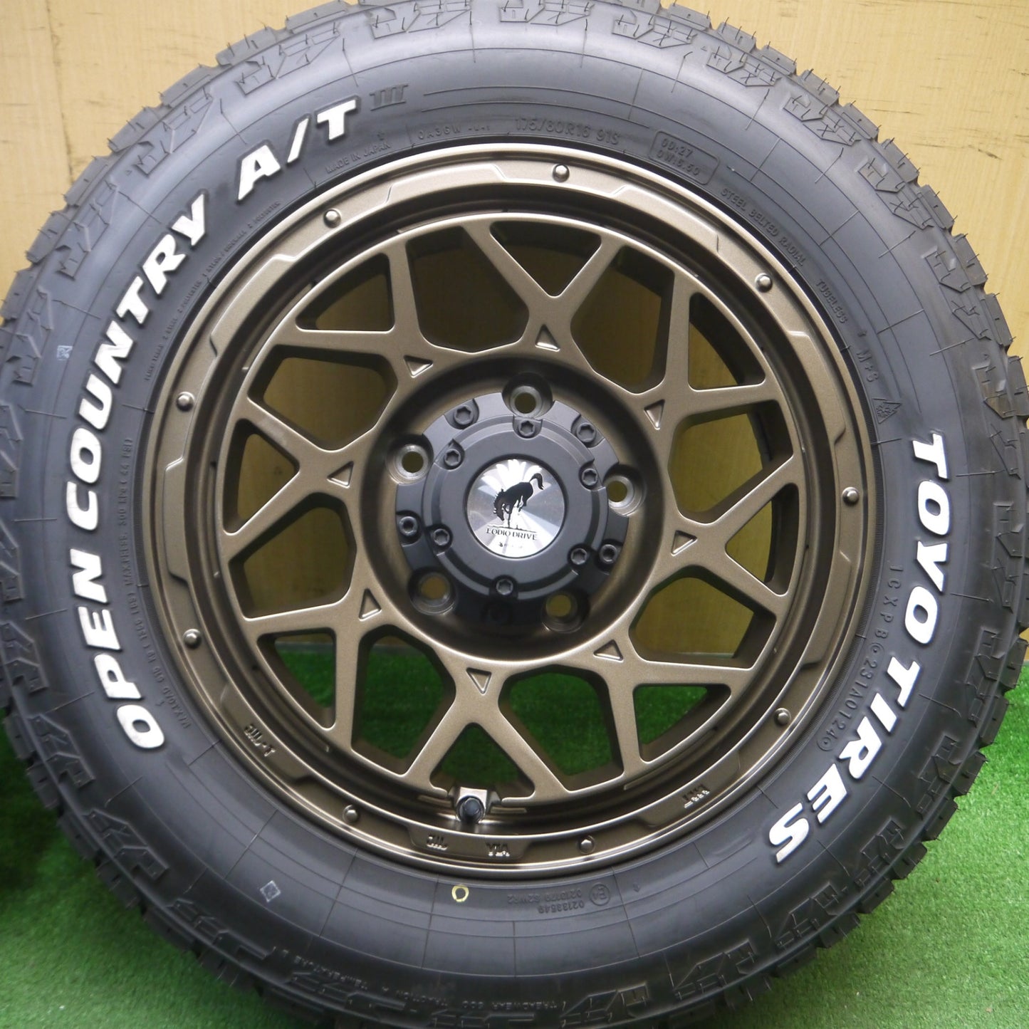 [送料無料] 超バリ溝！24年！キレイ！ほぼ10分★LODIO DRIVE 8M MONO SUPER STAR 175/80R16 トーヨー オープンカントリー A/T Ⅲ ロディオドライブ 16インチ PCD139.7/5H★5022601Hノ