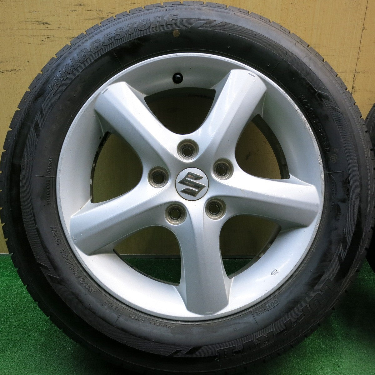 バリ溝！24年！キレイ！9.5分★スズキ SX4 純正 205/60R16 ブリヂストン LUFT RV2 16インチ PCD114.3/5H★5061601AKノ