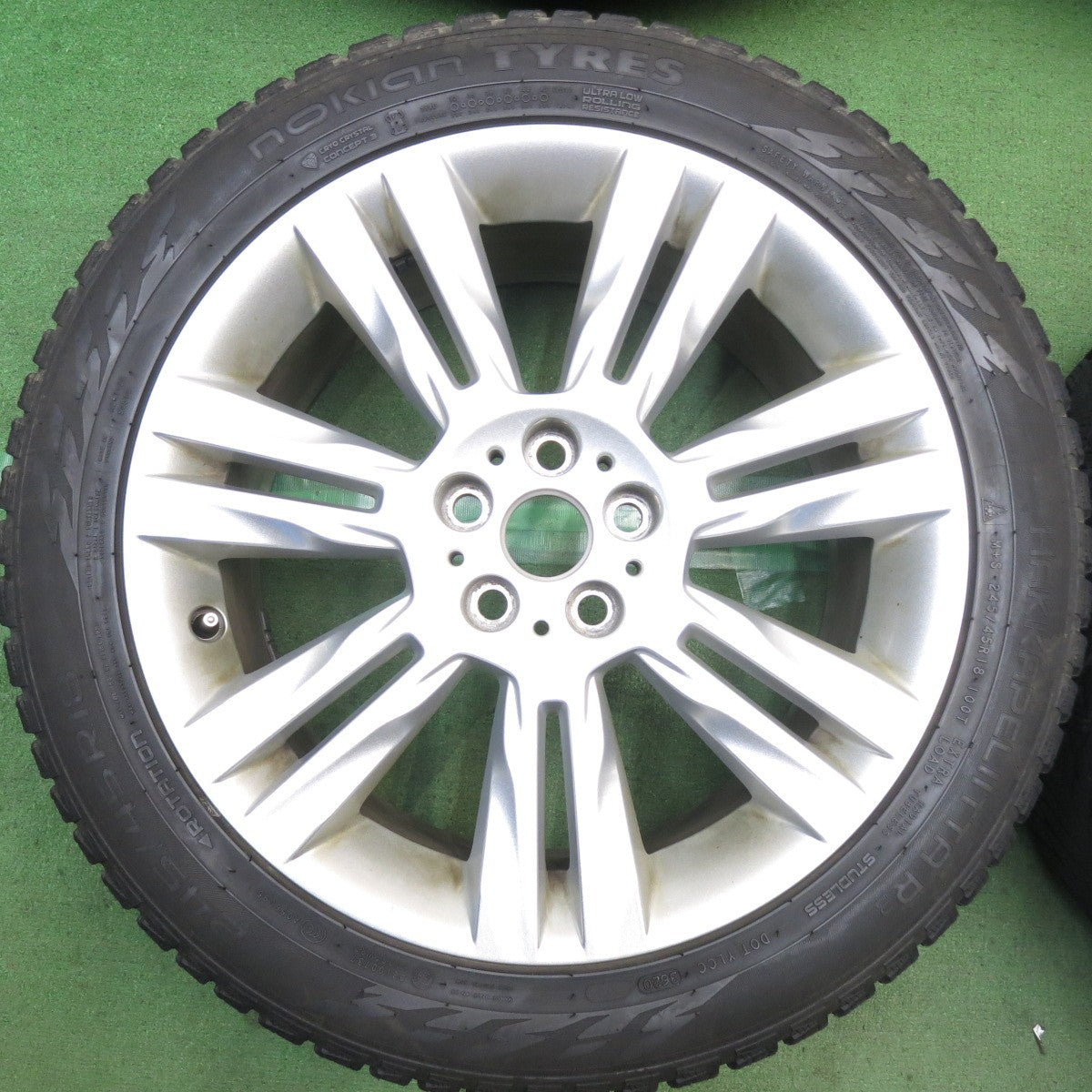 キレイ◎ジャガー XF 純正 245/45R18 スタッドレス ノキアン タイヤ ハッカペリッタ R3 18インチ PCD108/5H◎6091203HAス