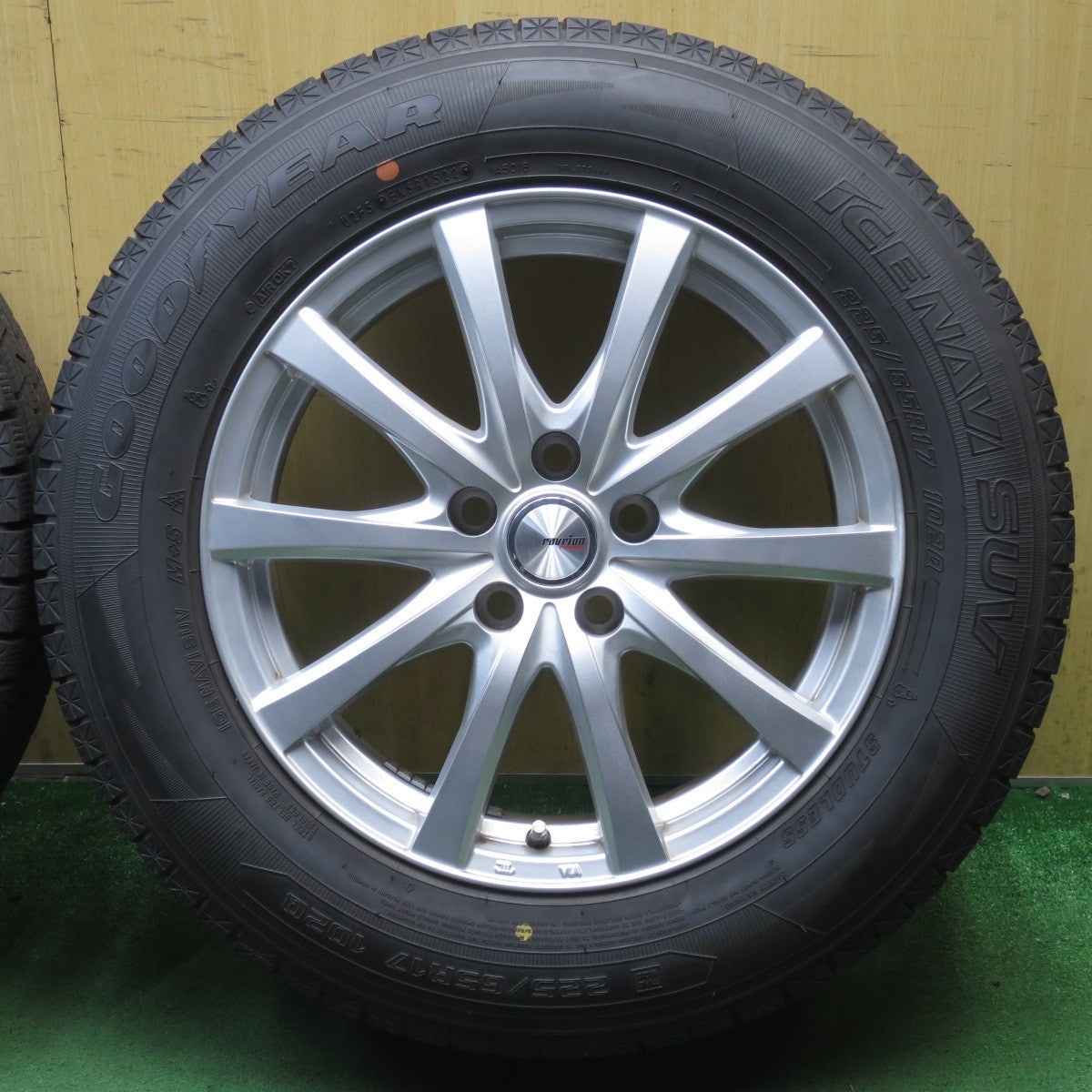 バリ溝！22年！キレイ！9.5分以上◎スタッドレス 225/65R17 グッドイヤー アイスナビ SUV ravrion RS01 ラブリオン 17インチ PCD114.3/5H◎6092906NJス