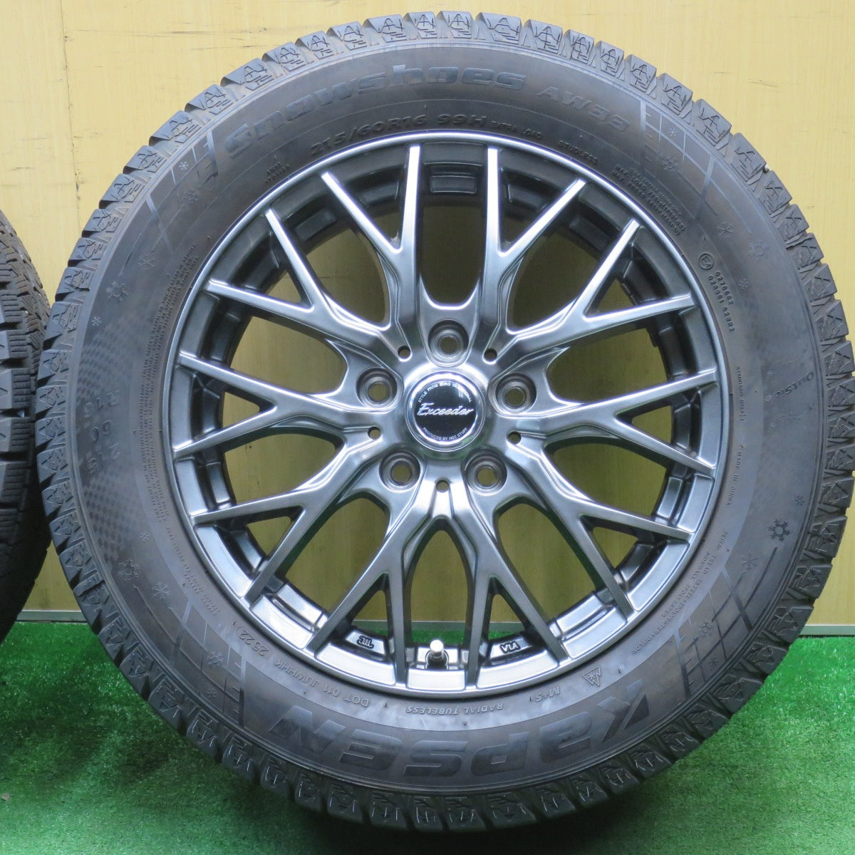 バリ溝！22年！キレイ！9.5分★スタッドレス 215/60R16 カプセン Snowshoes AW33 Exceeder エクシーダー 16インチ PCD114.3/5H★5121804NJス