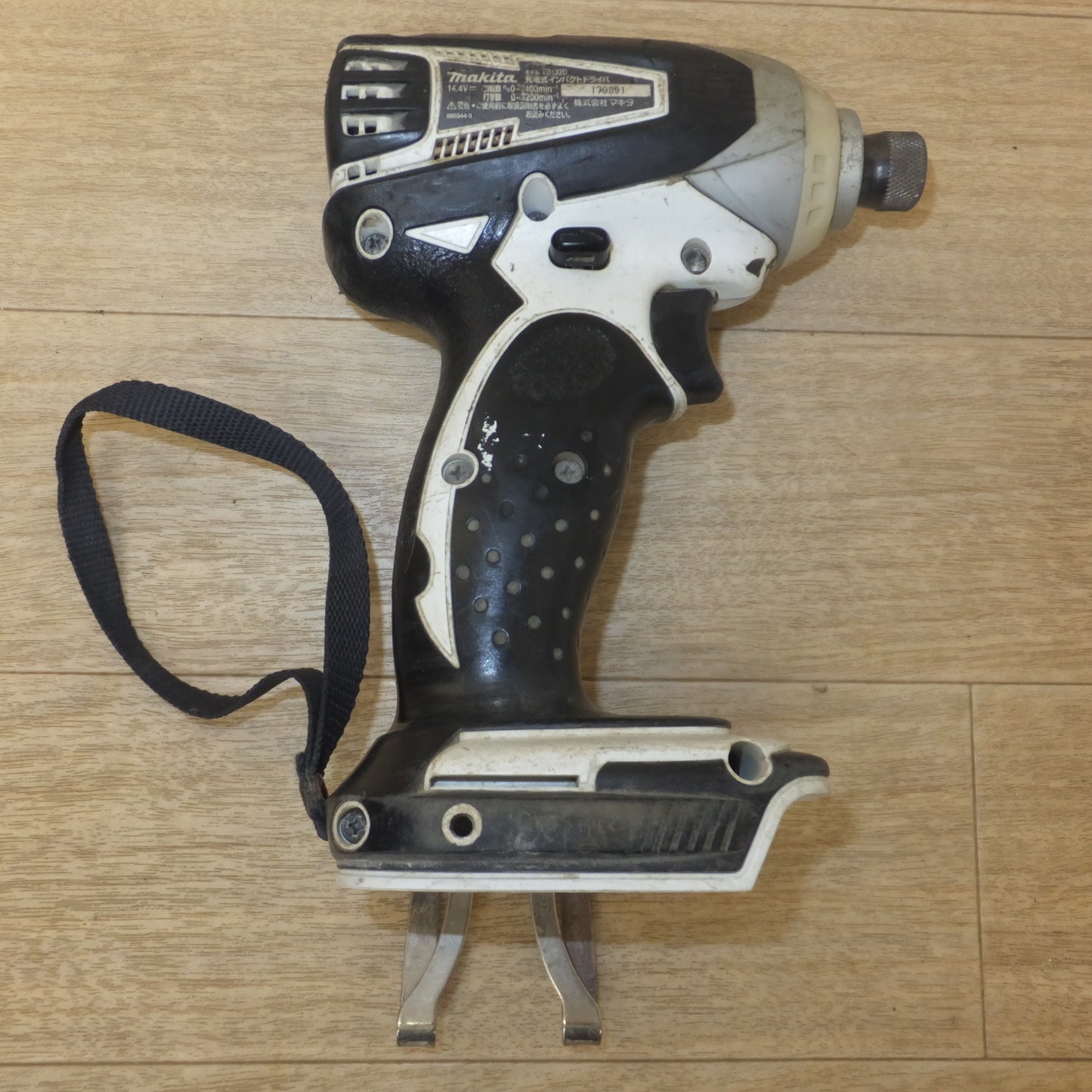 [送料無料] ★マキタ makita 充電式インパクトドライバ TD132DRFXW 14.4V　本体 TD132D のみ★