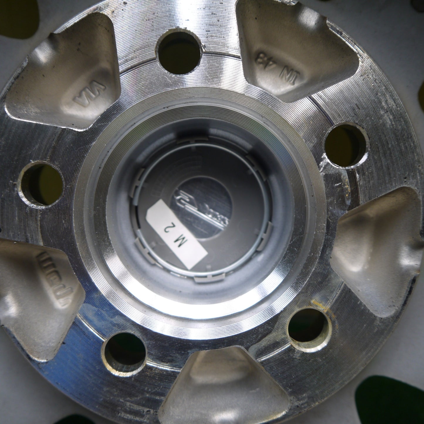 バリ溝！23年！キレイ！8.5分！1本★プリウス シエンタ 等 185/65R15 スタッドレス トーヨー オブザーブ GIZ2 JOKER ジョーカー 15インチ PCD100/5H★5101409Hス