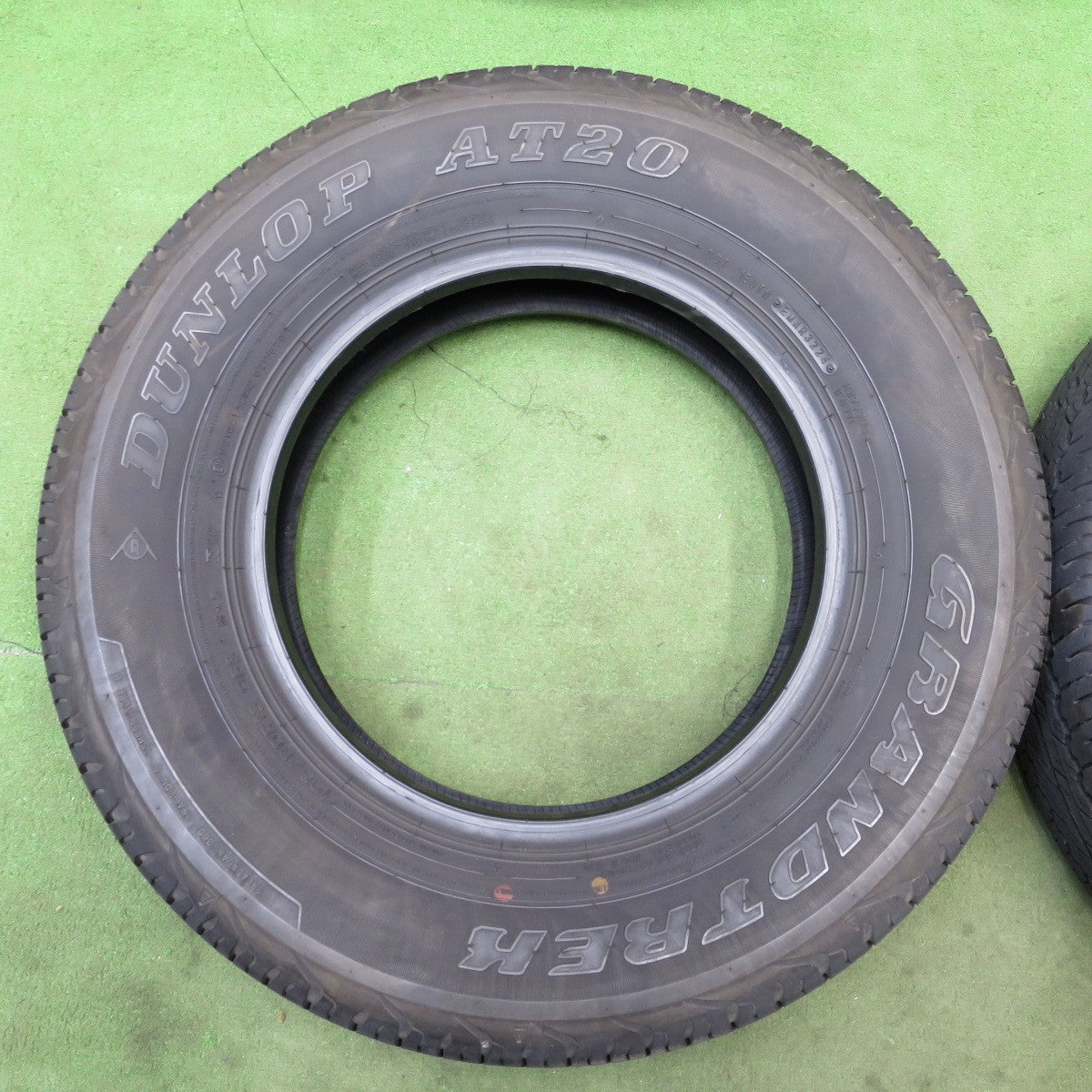 バリ溝！24年！8.5分★195/80R15 ダンロップ グラントレック AT20 タイヤ 15インチ ジムニー シエラ 等★6021601NGノタ