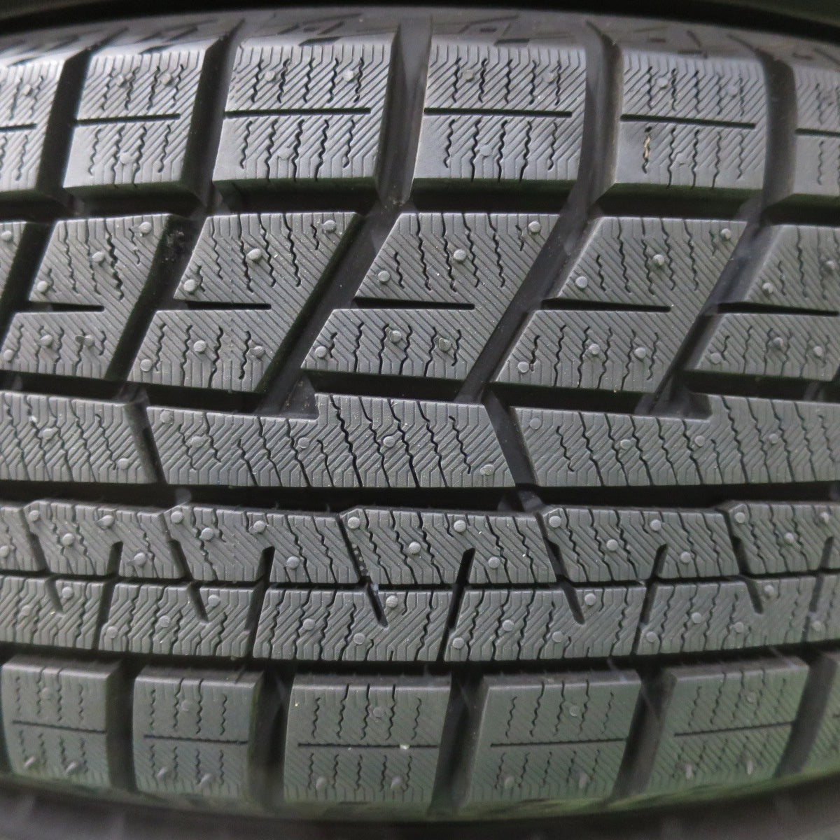 [送料無料] バリ溝！23年！キレイ！ほぼ10分★スタッドレス 165/65R14 ヨコハマ アイスガード iG60 MiLLOUS ミルアス 14インチ PCD100/4H★4112907イス