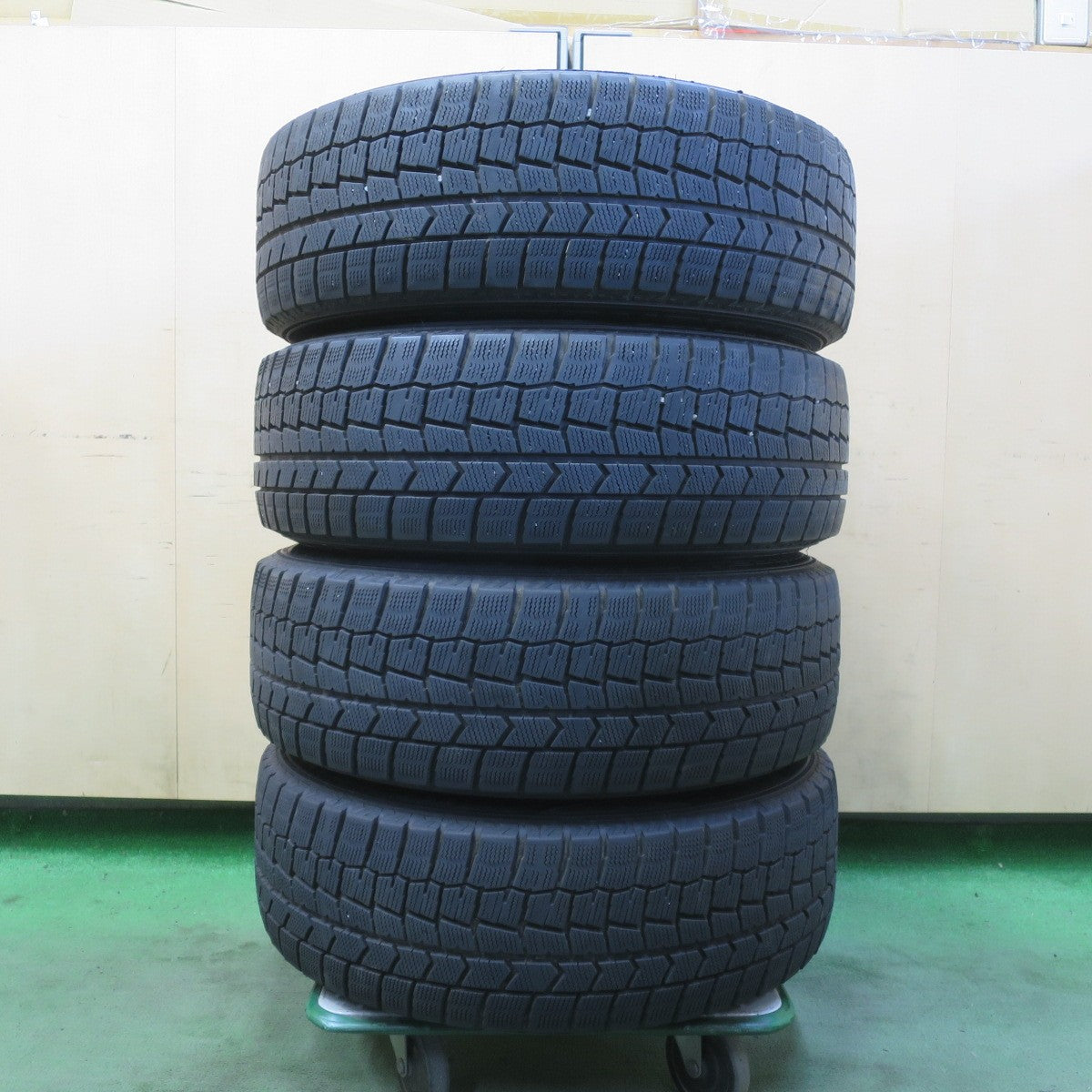 バリ溝！23年！8.5分★スタッドレス 205/60R16 ダンロップ ウインターマックス WM02 JOKER ジョーカー 16インチ PCD114.3/5H★6051605イス