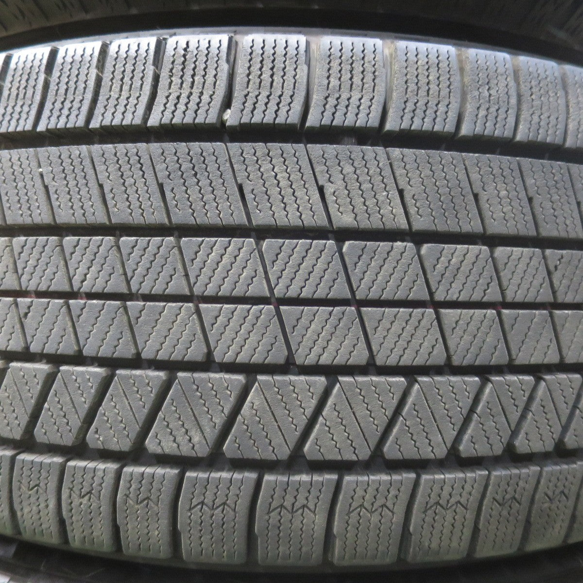 バリ溝！キレイ！9.5分★レクサス 等 235/55R19 スタッドレス ブリヂストン ブリザック VRX3 Lefinada レフィナーダ 19インチ PCD120/5H★6042306イス