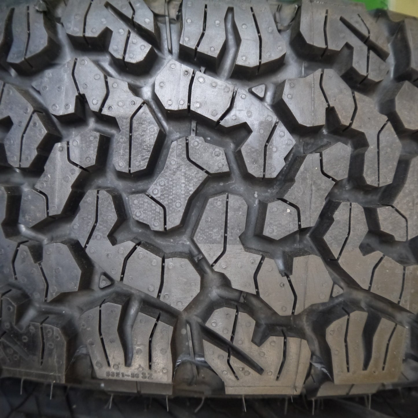 バリ溝！キレイ！9分！5本！スペア未使用★DELTA FORCE OVAL 215/70R16 100/97R BFグッドリッチ All-Terrain T/A KO2 16インチ デルタフォース オーバル PCD139.7/5H★6031106Hノ