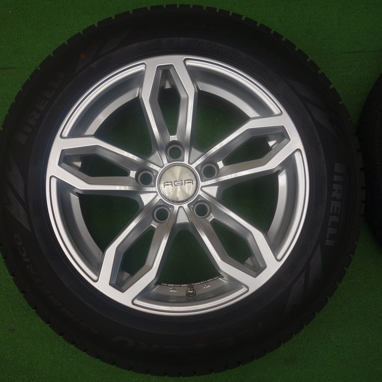 バリ溝！24年！キレイ！9分◎BMW 等 AGA Welt 205/60R16 スタッドレス ピレリ アイスゼロ アシンメトリコ ヴェルト 16インチ PCD120/5H◎6062005KTス