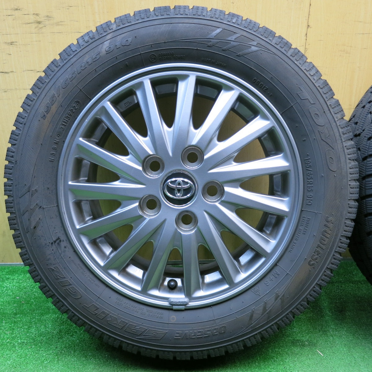 バリ溝！22年！キレイ！8.5分★トヨタ 80系 エスクァイア 純正 195/65R15 スタッドレス トーヨー オブザーブ ガリット GIZ 15インチ PCD114.3/5H★5042501NJス