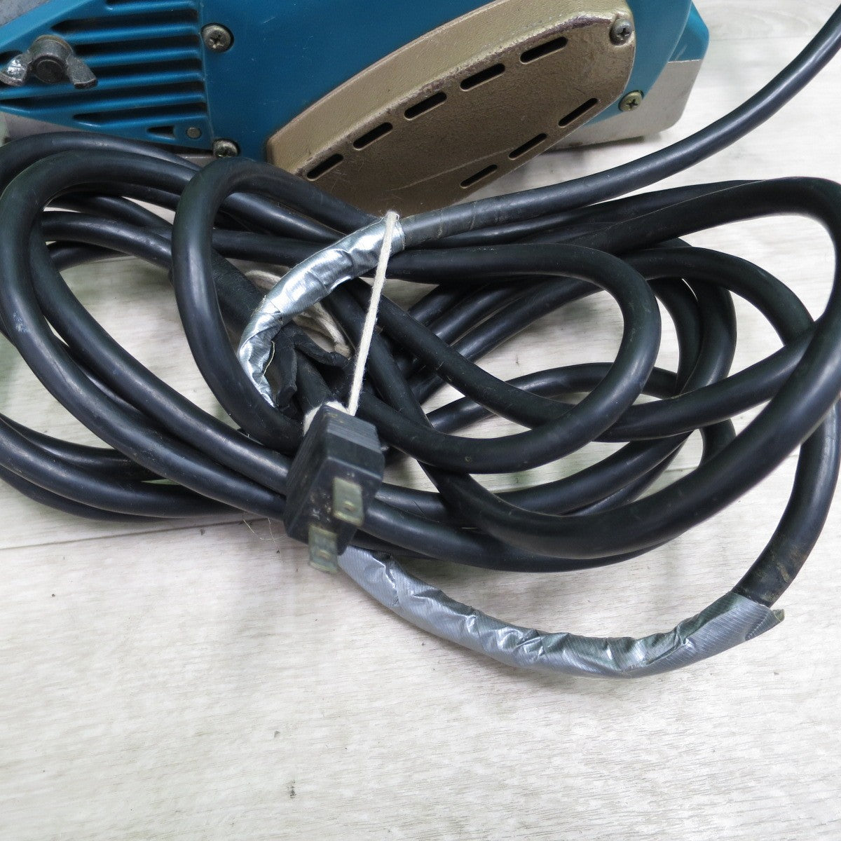 [送料無料] ☆makita マキタ 1003B-A 曲面カンナ 1003B-A 電動工具 大工道具 電気かんな 研削 研磨機 DIY☆