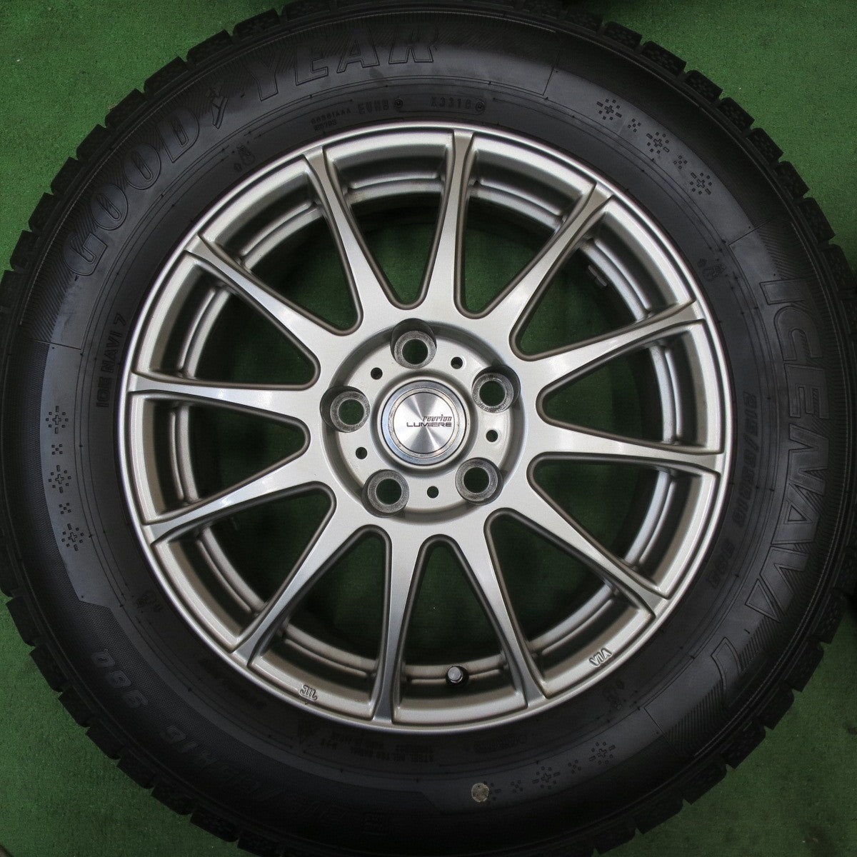 バリ溝！キレイ！9分★スタッドレス 215/65R16 グッドイヤー アイスナビ7 ravrion LUMIERE ラブリオン 16インチ PCD114.3/5H★5052801TTス