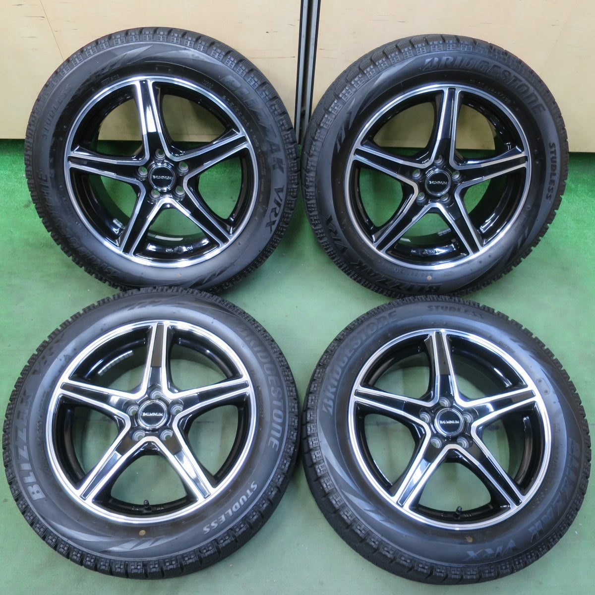 バリ溝！キレイ！9.5分★スタッドレス 205/55R16 ブリヂストン ブリザック VRX BALMINUM バルミナ 16インチ PCD100/5H★5110502イス