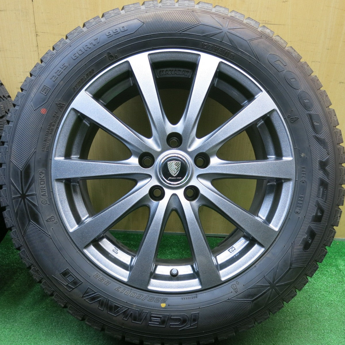 バリ溝！キレイ！9.5分以上★スタッドレス 225/60R17 グッドイヤー アイスナビ6 MANARAY SPORT マナレイ スポーツ 17インチ PCD114.3/5H★6020512HAス