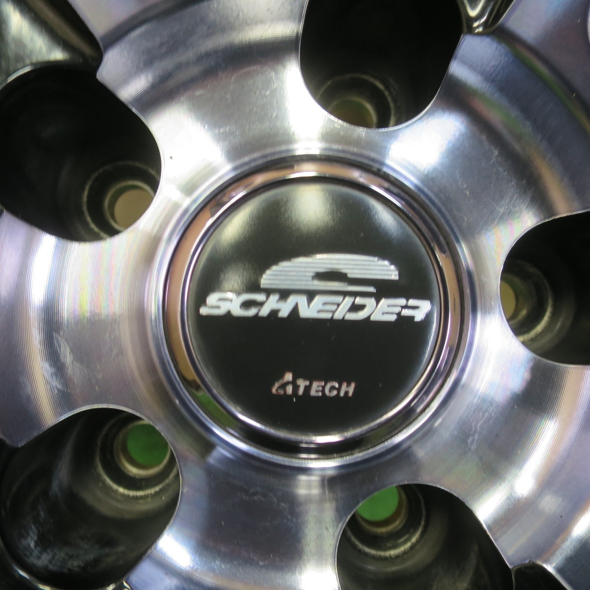 バリ溝！22年！キレイ！9分★スタッドレス 215/55R17 ピレリ アイス ゼロ アシンメトリコ SCHNEIDER シュナイダー 17インチ PCD114.3/5H★6042008イス