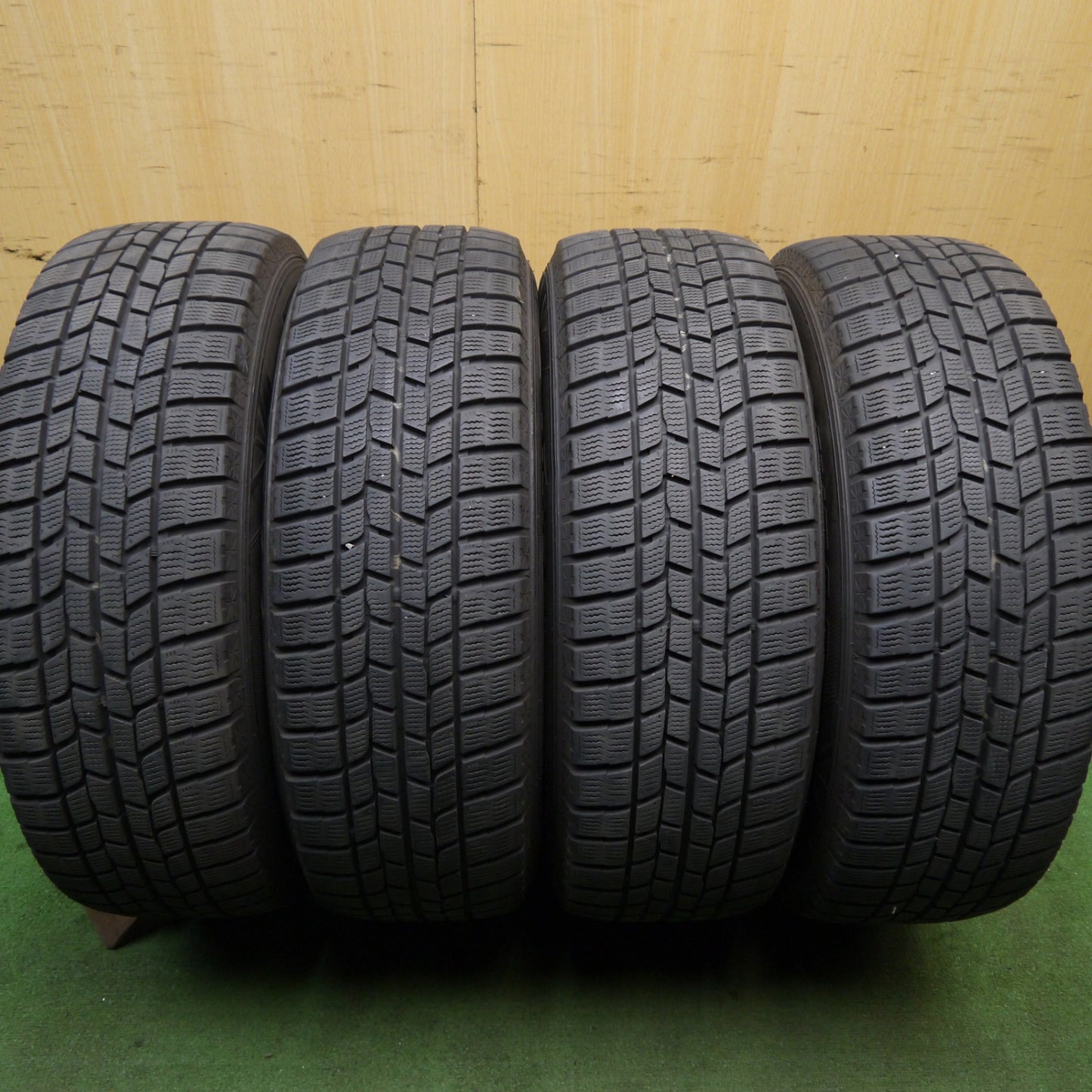 バリ溝！キレイ！9分★スタッドレス 215/65R16 グッドイヤー アイスナビ6 D.O.S. DOS 17インチ PCD114.3/5H★5082003Hス
