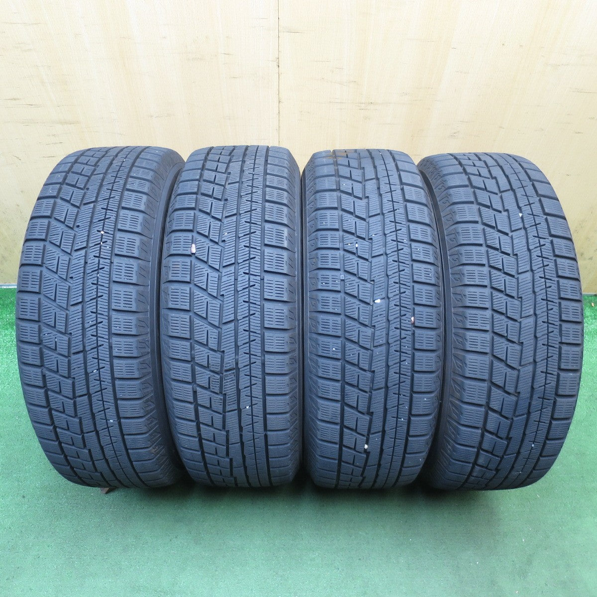 バリ溝！24年！キレイ！9.5分◎スタッドレス 215/60R16 ヨコハマ