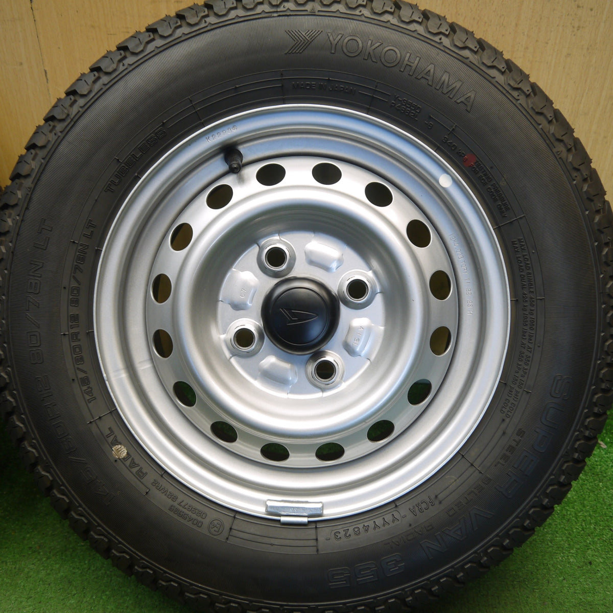 新車外し！23年◎ダイハツ ハイゼット 純正 スチール 145/80R12 80/78N ヨコハマ SUPER VAN 355 12インチ PCD100/4H◎6092504Hノ