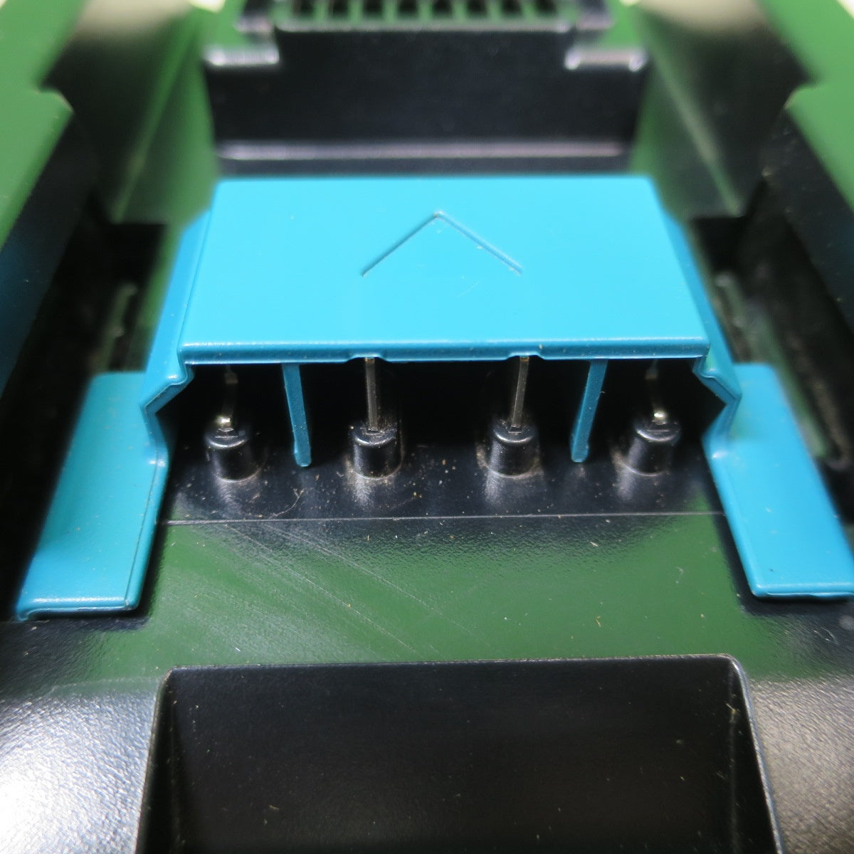 [送料無料] 未使用☆マキタ 急速 充電器 DC40RA 電動 工具 40V(max) バッテリー用 純正品 makita☆