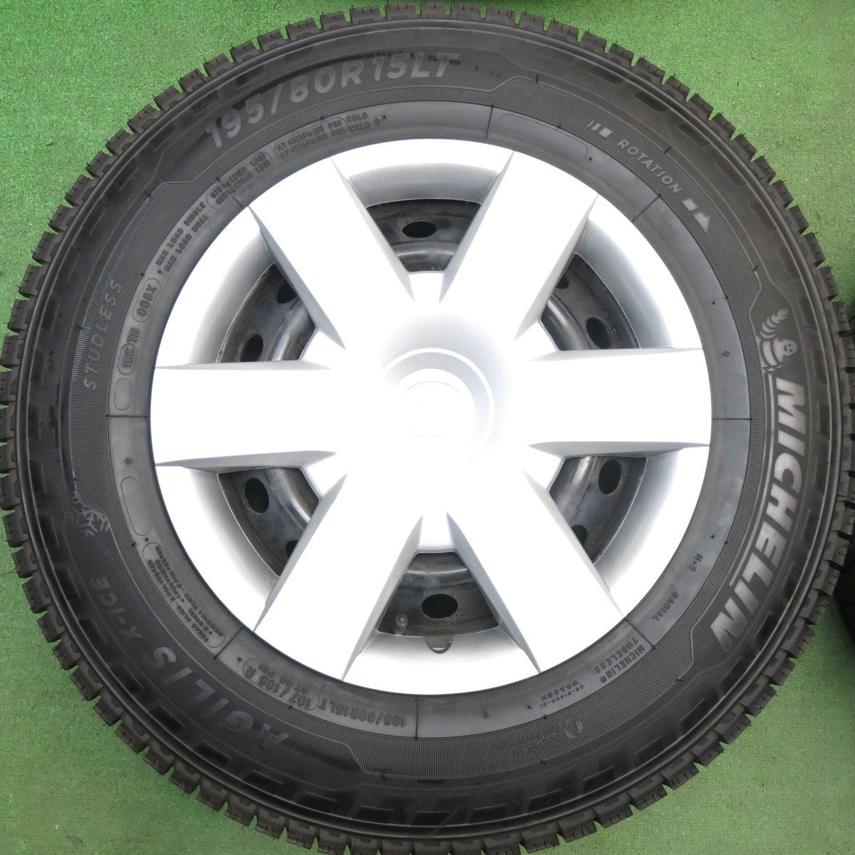 ほぼ未使用！23年★トヨタ 200系 ハイエース 純正 スチール 195/80R15 107/105R スタッドレス ミシュラン AGILIS X-ICE 15インチ PCD139.7/6H★6042305HAス