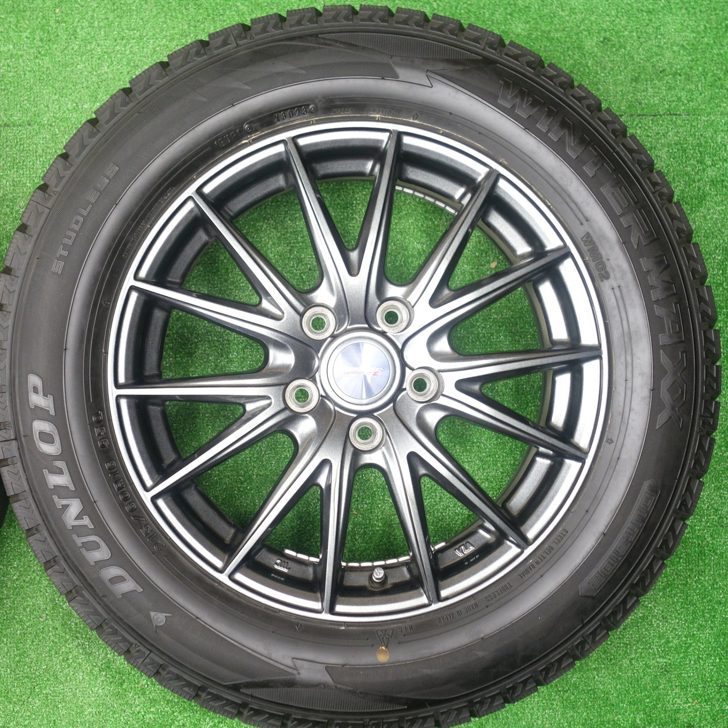 バリ溝！23年！キレイ！9.5分以上★スタッドレス 215/60R16 ダンロップ ウインターマックス WM02 VELVA SPORTZ ヴェルヴァ 16インチ PCD114.3/5H★5122104KTス